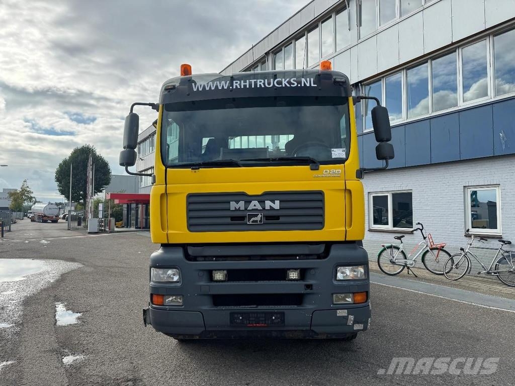 MAN TGA 35.390 8X2 KIPPER - LIFTING AXLE Camiones polibrazo
