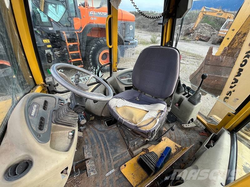 Komatsu WB 93 R لوادر ذات جرافات عكسية