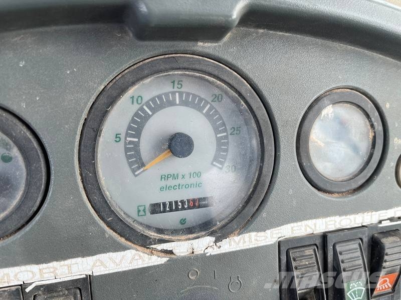 Komatsu WB 93 R لوادر ذات جرافات عكسية