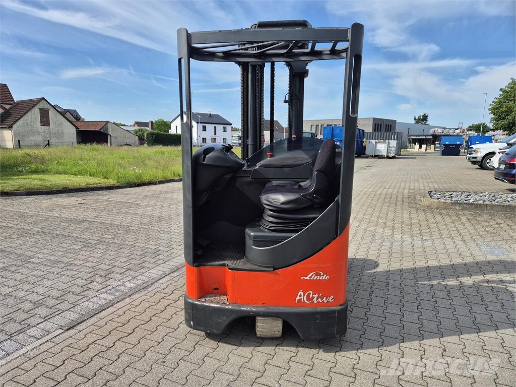 Linde R20G-12 / 85% Battery Reach truck