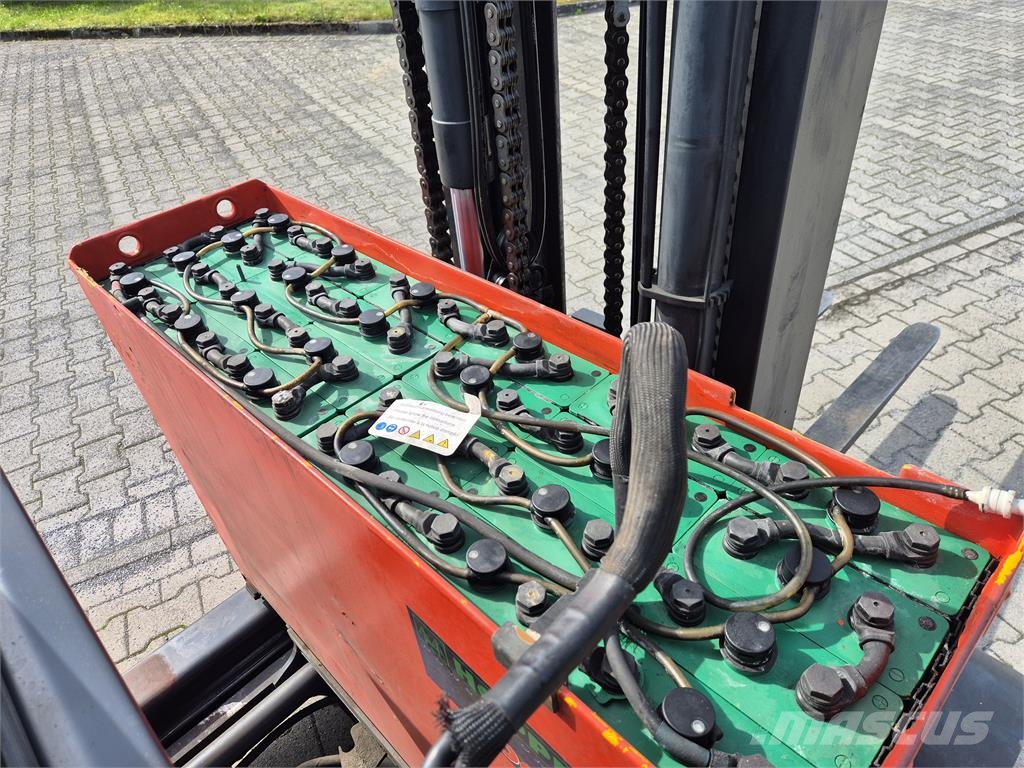 Linde R20G-12 / 85% Battery Reach truck