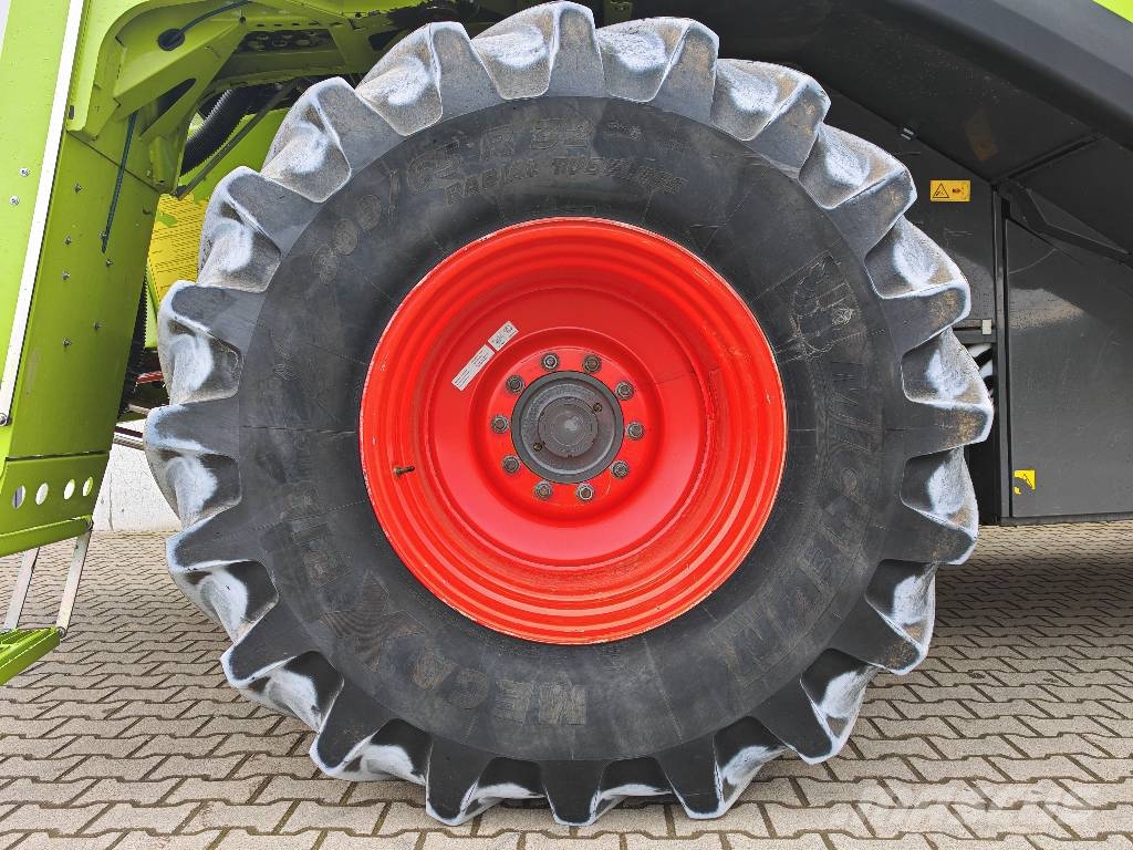 CLAAS Lexion 570 Montana حصادات