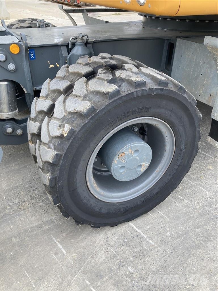 Liebherr A 918 Compact Litronic Pelle sur pneus