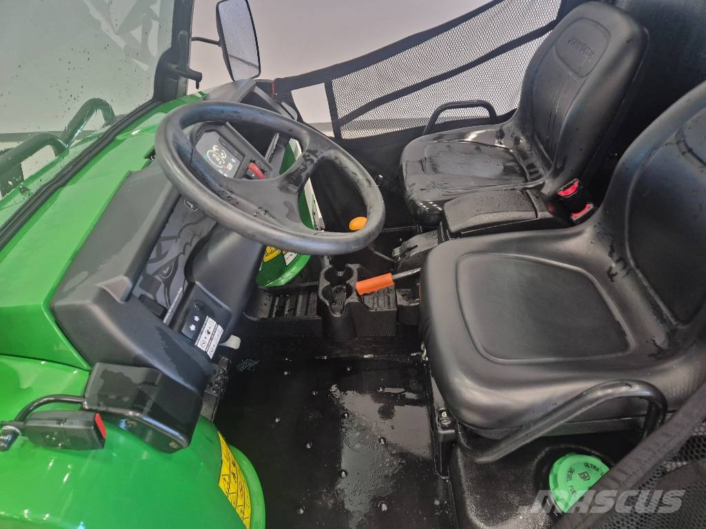 John Deere HPX 815 E Gator Traktori