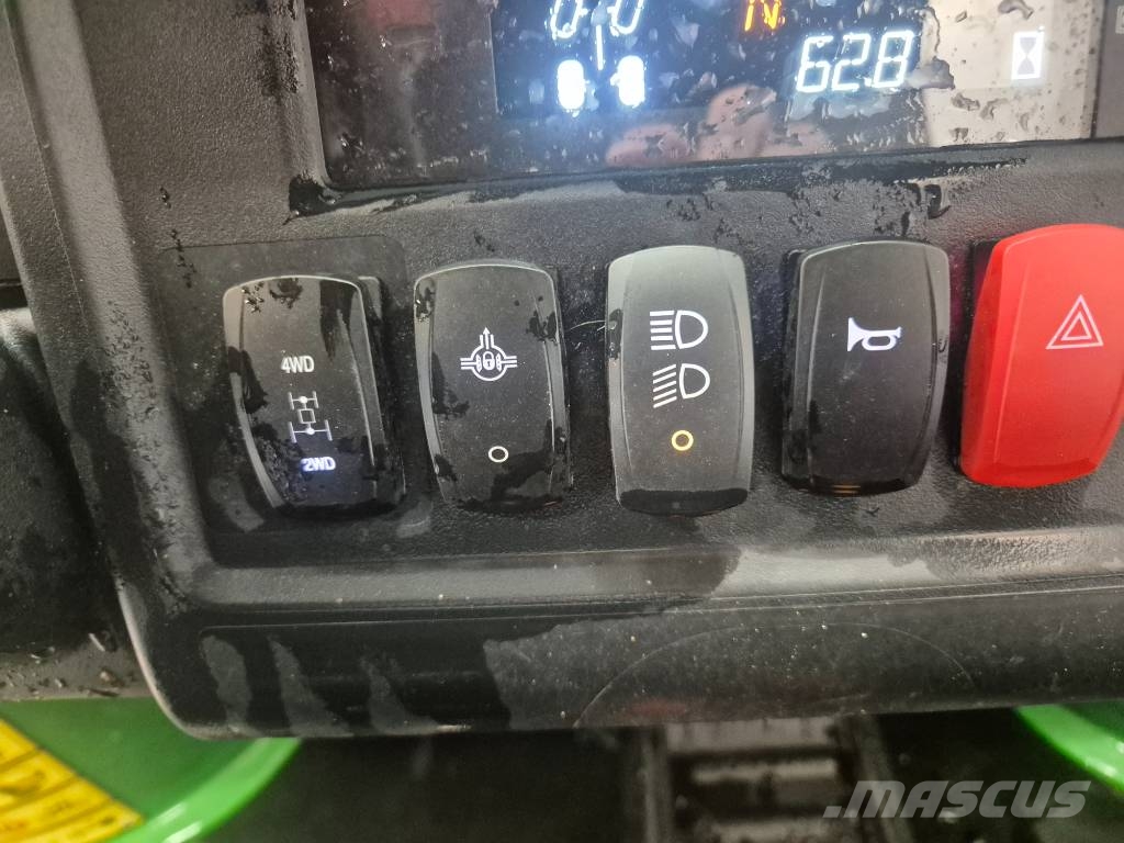 John Deere HPX 815 E Gator Traktori
