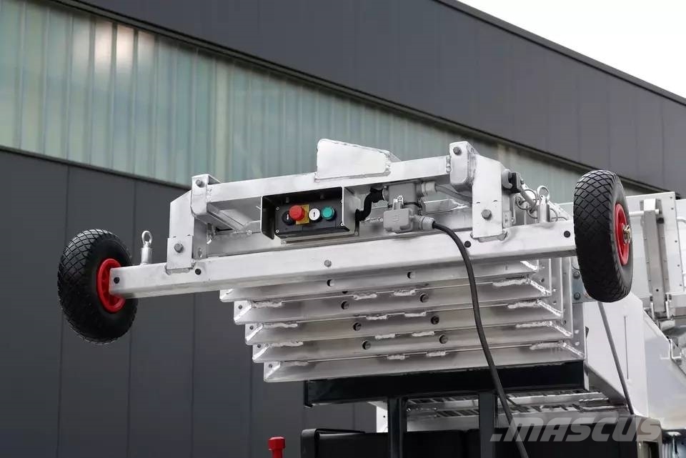 Böcker Junior 24 Goods and furniture lifts