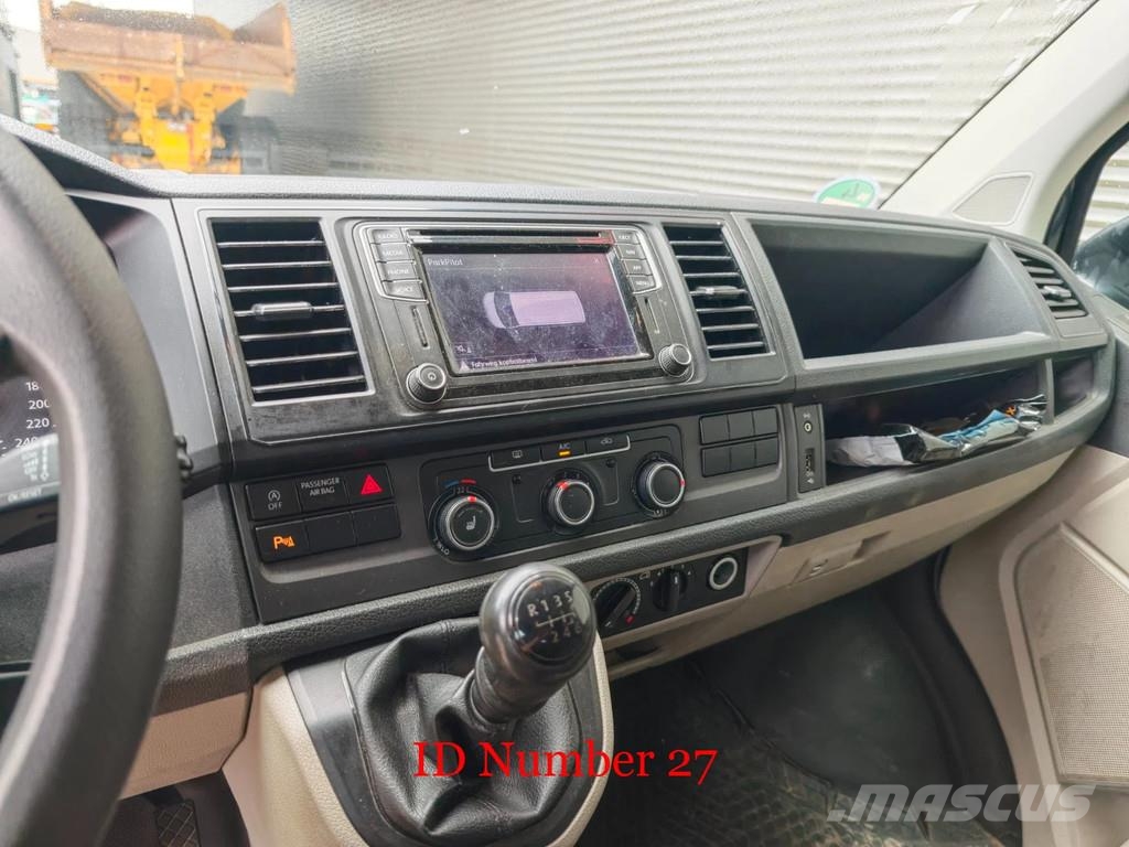 Volkswagen Transporter 2.0 TDI 9 Persons! Kistehergépjárművek