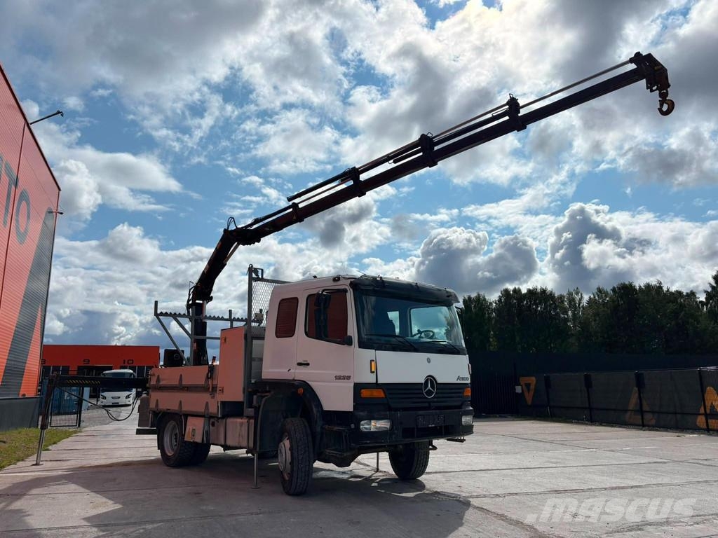 Mercedes-Benz Atego 1225 4x4 HIAB 088E-4 / PLATFORM L=3544 mm Smagās mašīnas ar celtni