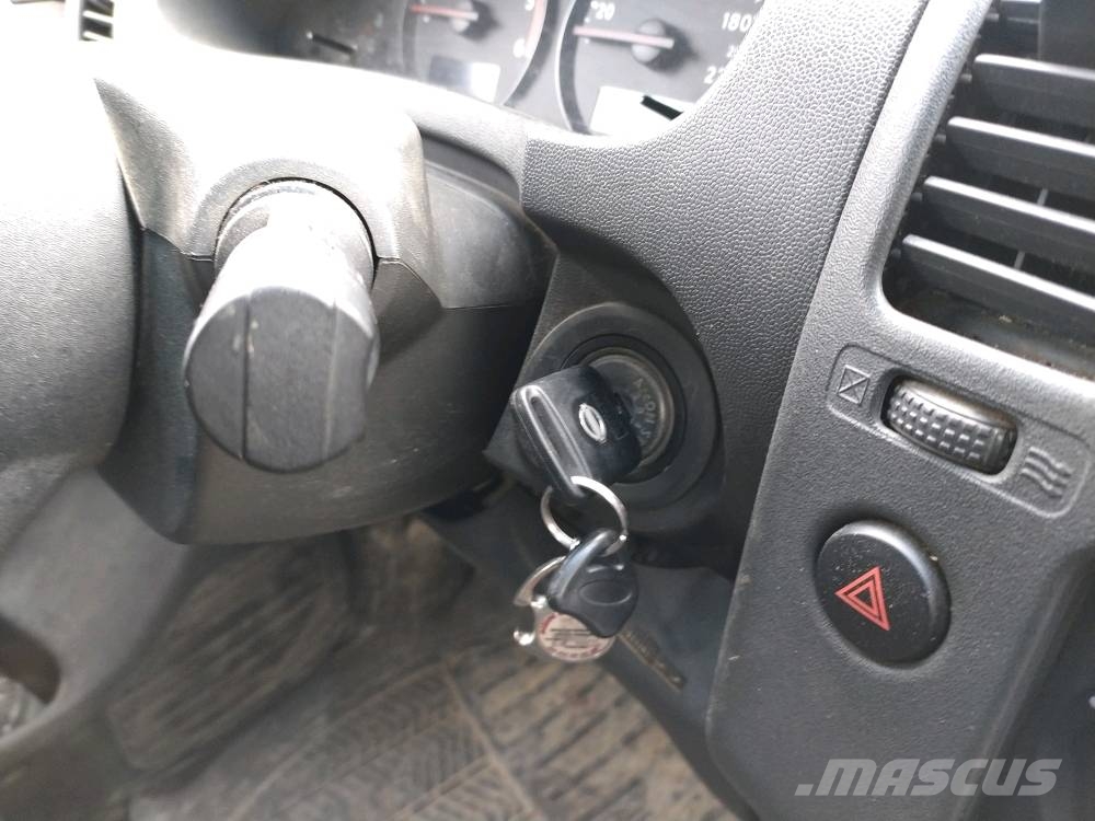 Nissan Navara سيارات