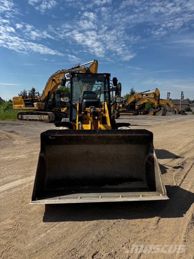 CAT 908 M لوادر بعجل
