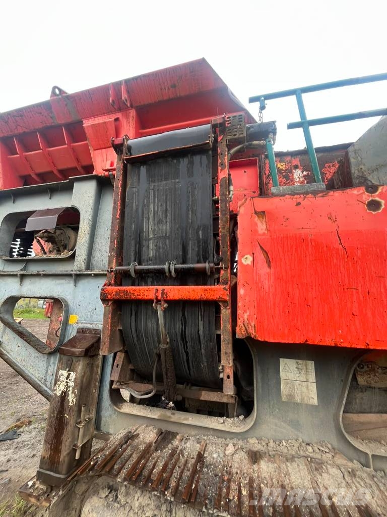Sandvik QJ 340 Trituradores móveis