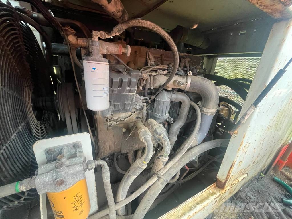 Sandvik QJ 340 Trituradores móveis