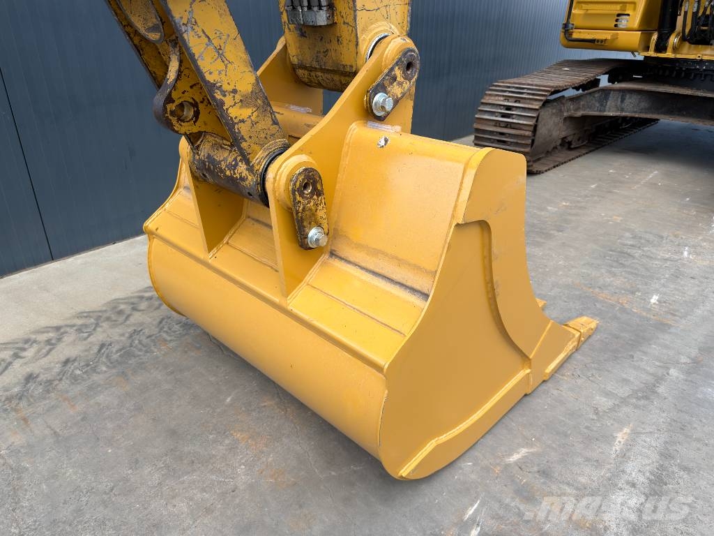 CAT 330F LN Vikšriniai ekskavatoriai