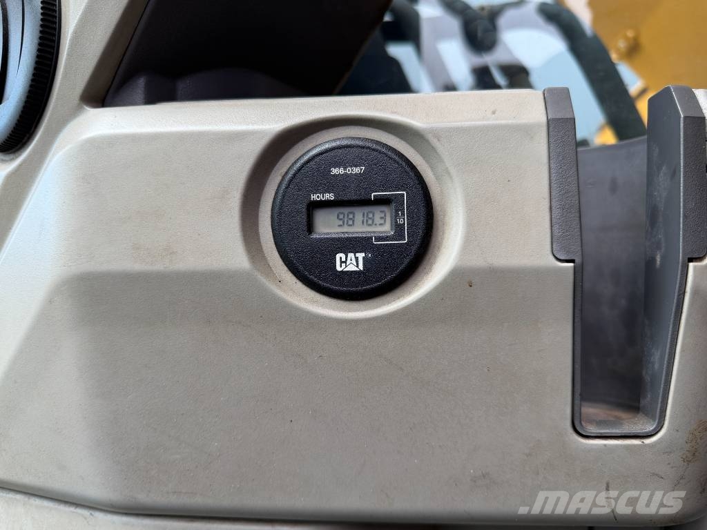 CAT 330F LN Vikšriniai ekskavatoriai