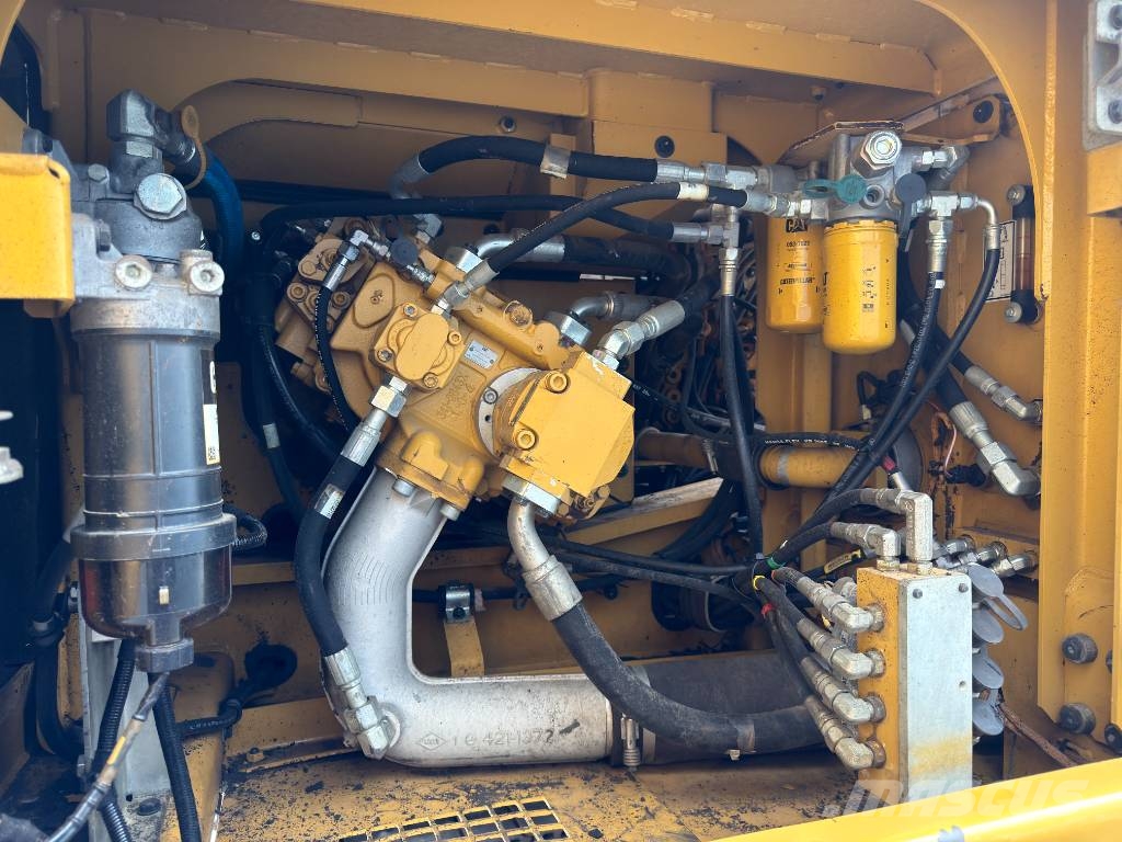 CAT 330F LN Vikšriniai ekskavatoriai