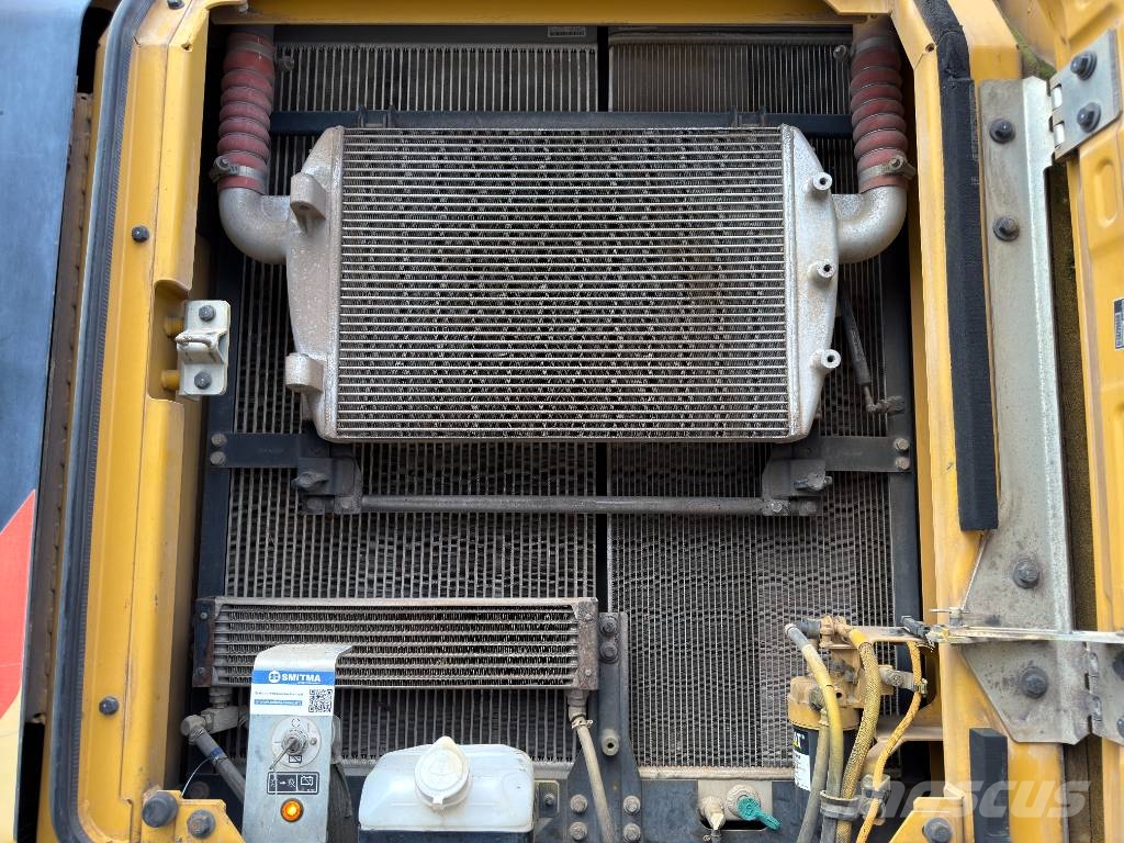 CAT 330F LN Vikšriniai ekskavatoriai