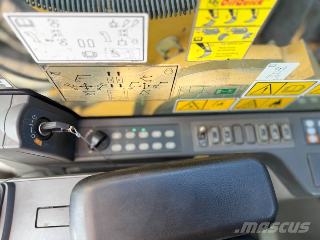 CAT 330F LN Vikšriniai ekskavatoriai
