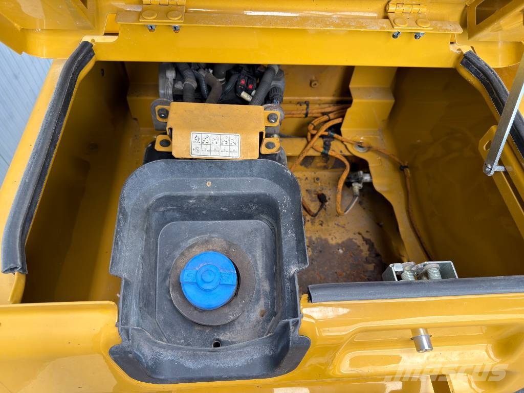 CAT 330F LN Vikšriniai ekskavatoriai