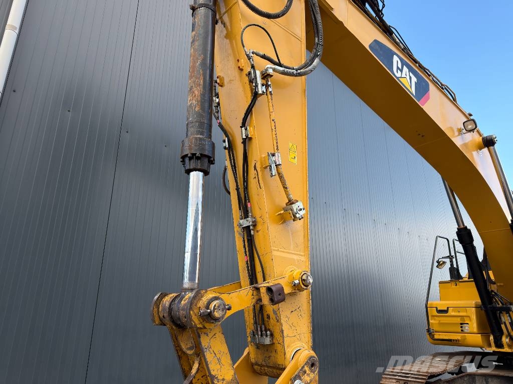 CAT 330F LN Vikšriniai ekskavatoriai