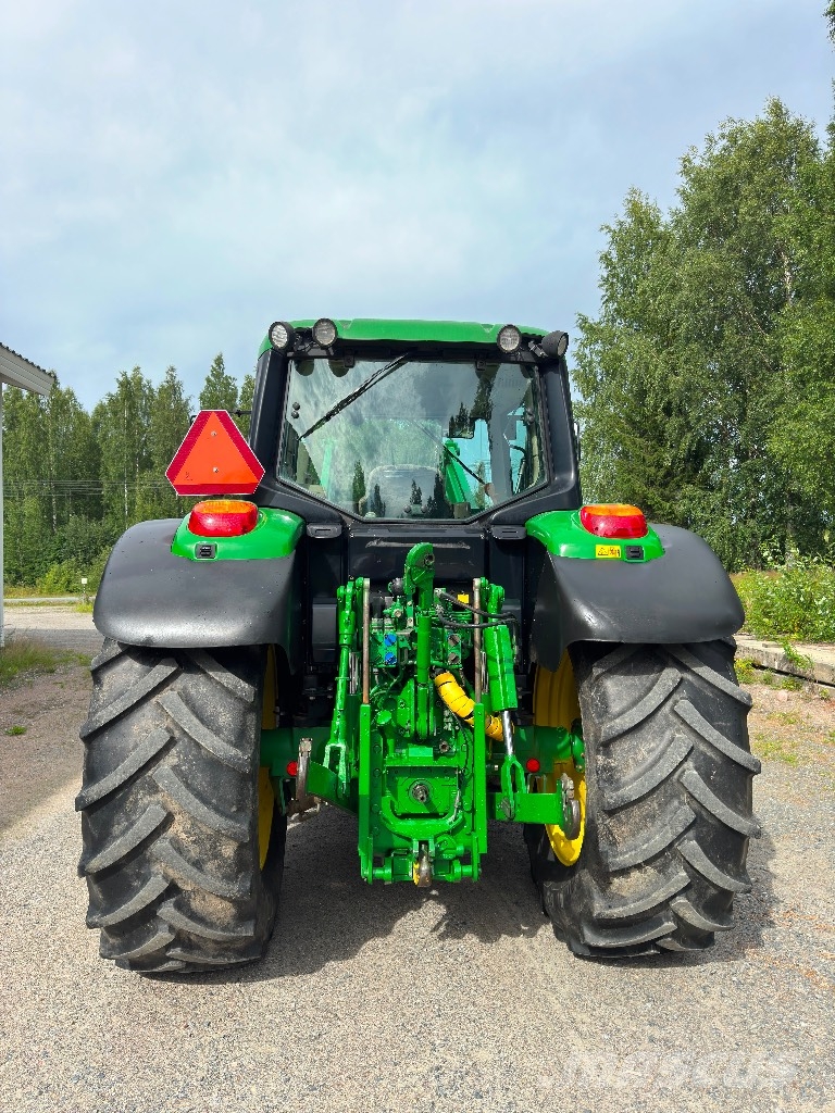 John Deere 6125 M الجرارات