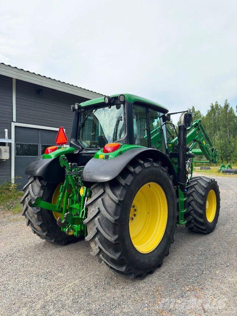 John Deere 6125 M الجرارات