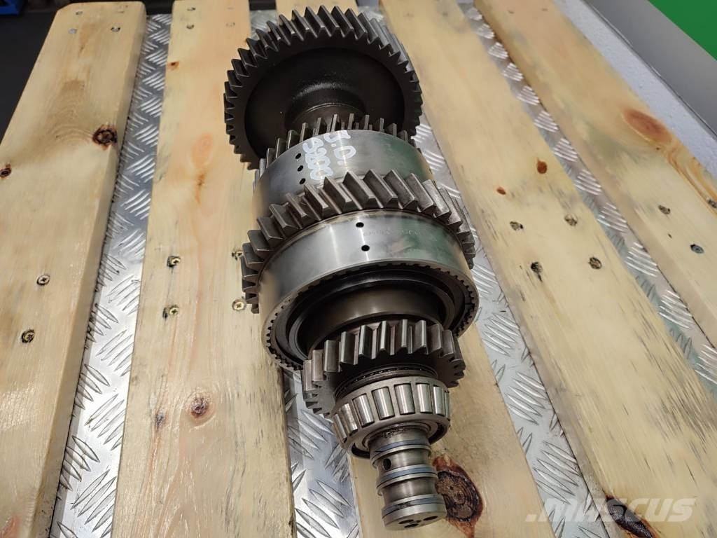 John Deere 69585C0D105BH gearbox basketJOHN DEERE 3200 Transmissie