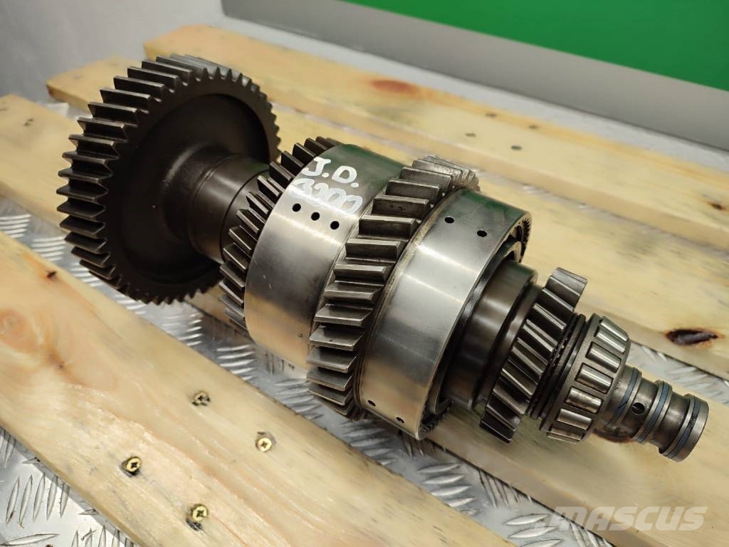 John Deere 69585C0D105BH gearbox basketJOHN DEERE 3200 Transmissie