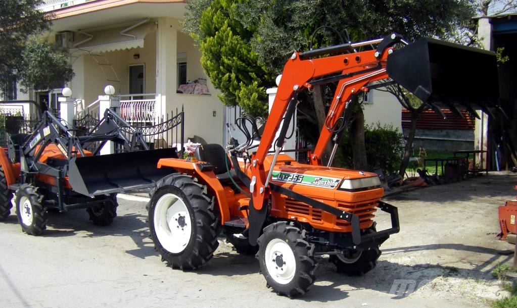 Kubota L1-255 4wd WITH LOADER الجرارات