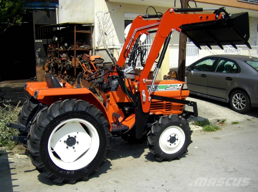 Kubota L1-255 4wd WITH LOADER الجرارات