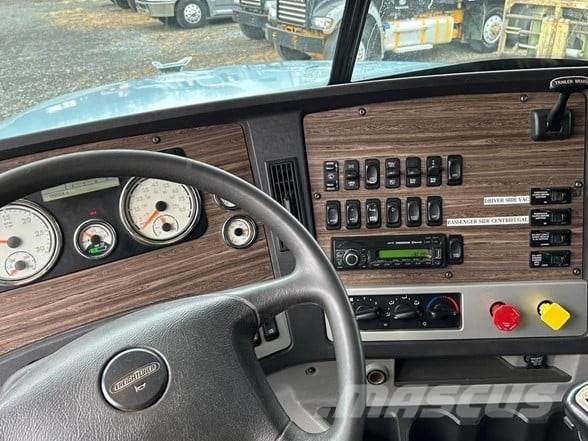 Freightliner 122SD Trækkere