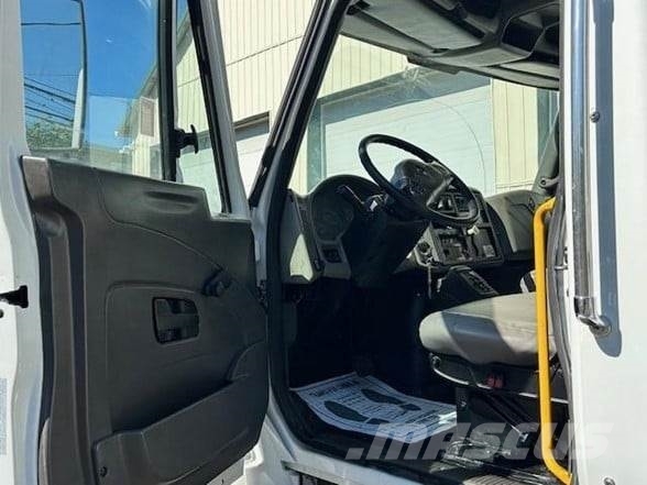 International DURASTAR 4400 垃圾車