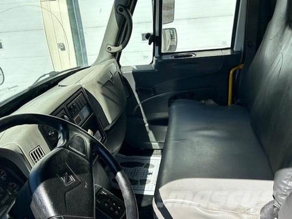 International DURASTAR 4400 垃圾車