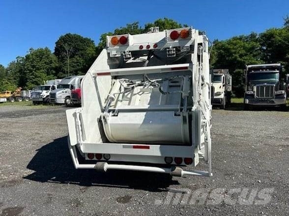 International DURASTAR 4400 垃圾車