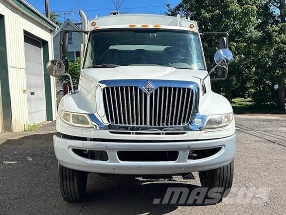 International DURASTAR 4400 垃圾車