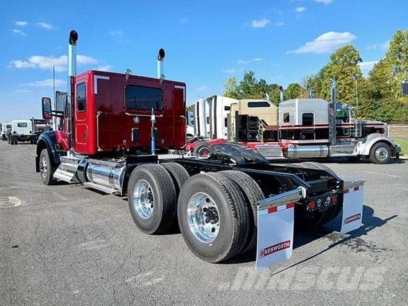 Kenworth W990 وحدات الجر