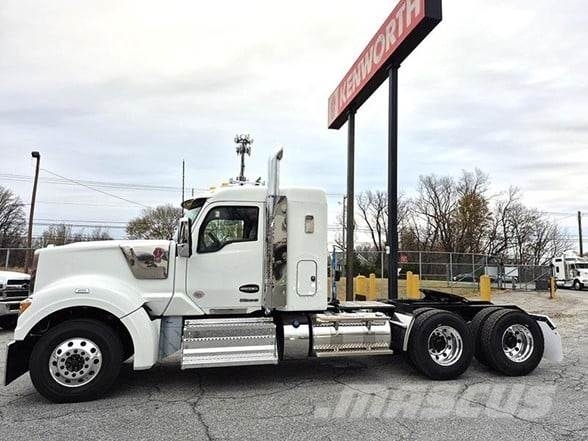 Kenworth W990 وحدات الجر