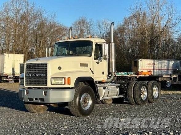 Mack CL733 Vlačilci