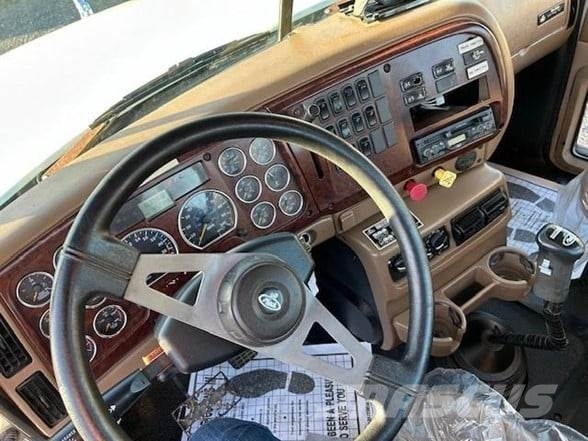 Mack CL733 Vlačilci