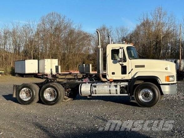 Mack CL733 Vlačilci