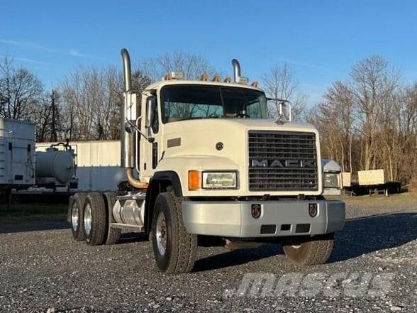 Mack CL733 Vlačilci
