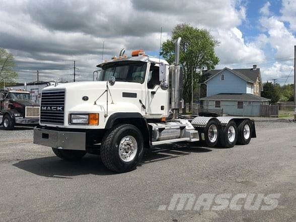 Mack CL733 Vlačilci
