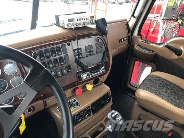 Mack CL733 Vlačilci