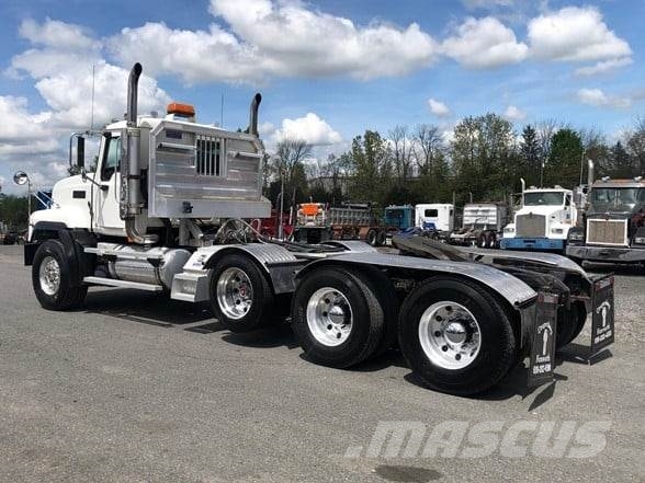 Mack CL733 Vlačilci