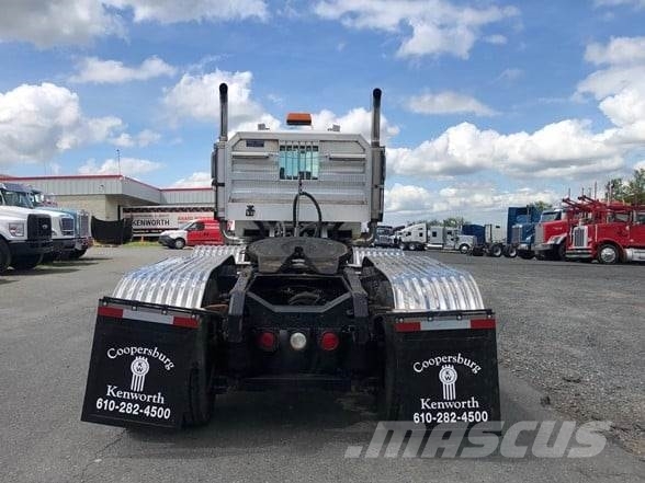 Mack CL733 Vlačilci
