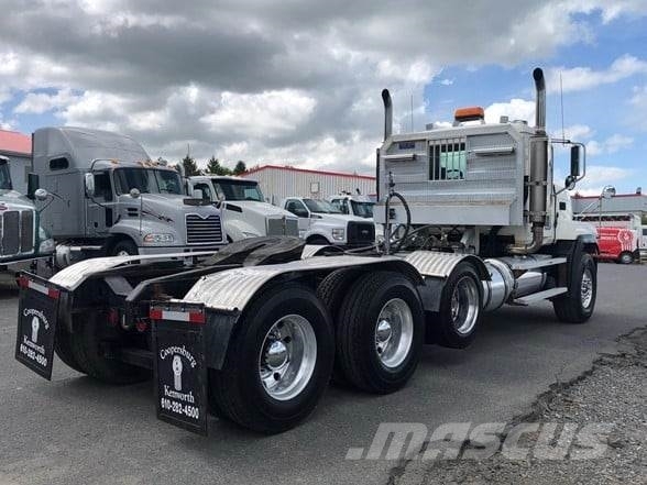 Mack CL733 Vlačilci