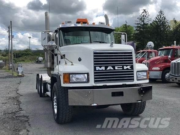 Mack CL733 Vlačilci