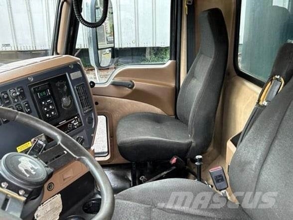 Mack GRANITE GU713 Tipper trucks