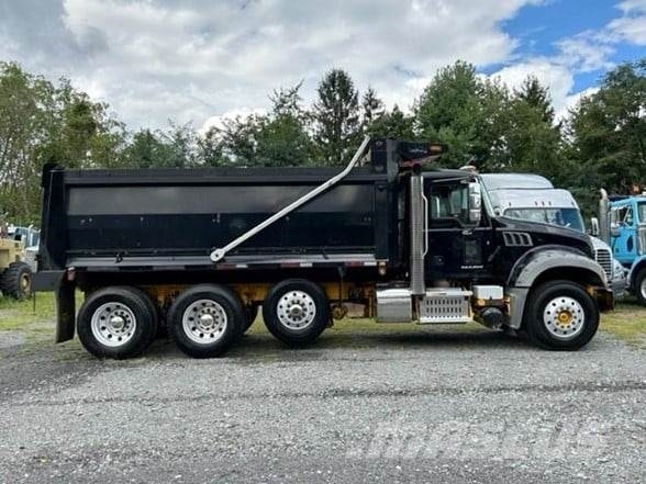 Mack GRANITE GU713 Tipper trucks