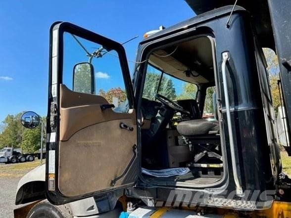 Mack GRANITE GU713 傾卸式卡車