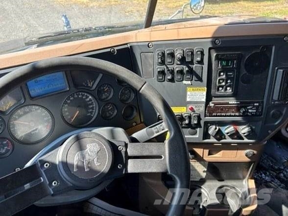 Mack GRANITE GU713 傾卸式卡車
